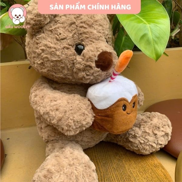 Gấu ôm bánh sinh nhật